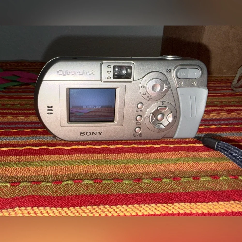 sony cyber shot mpegmovievx vintage camera!